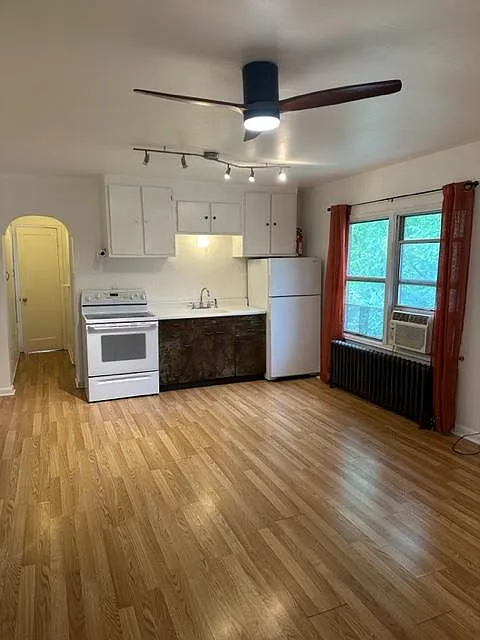 2 bed, 690 sqft, $1,545 — Photo 2