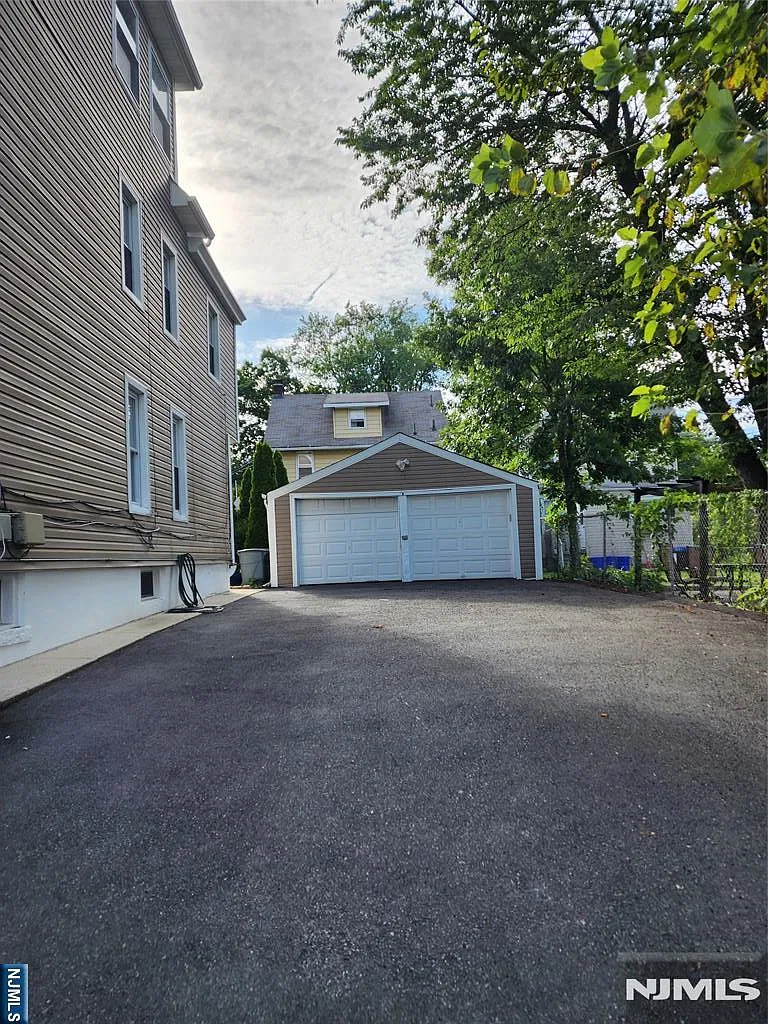 3 bed, 2.0 bath, $3,100 — Photo 2
