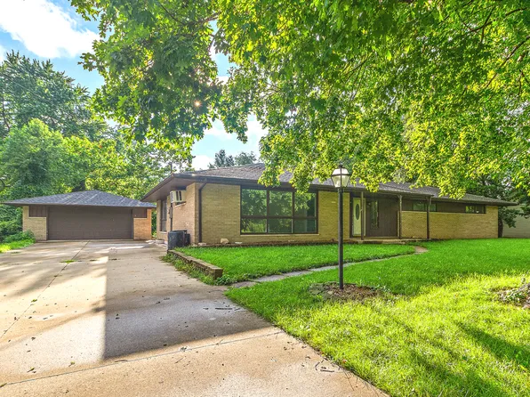 304 Warren St, Woodland, IL 60974