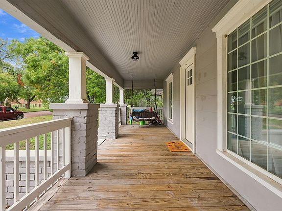 2nd image of 307 W Main St