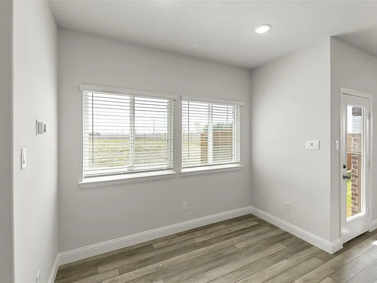 1060 Happy Holly Rd — Photo 6