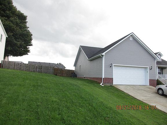 3rd image of 1004 Twin Oaks Blvd