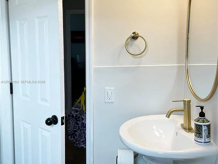 1178 NE 112th St #1 — Photo 11