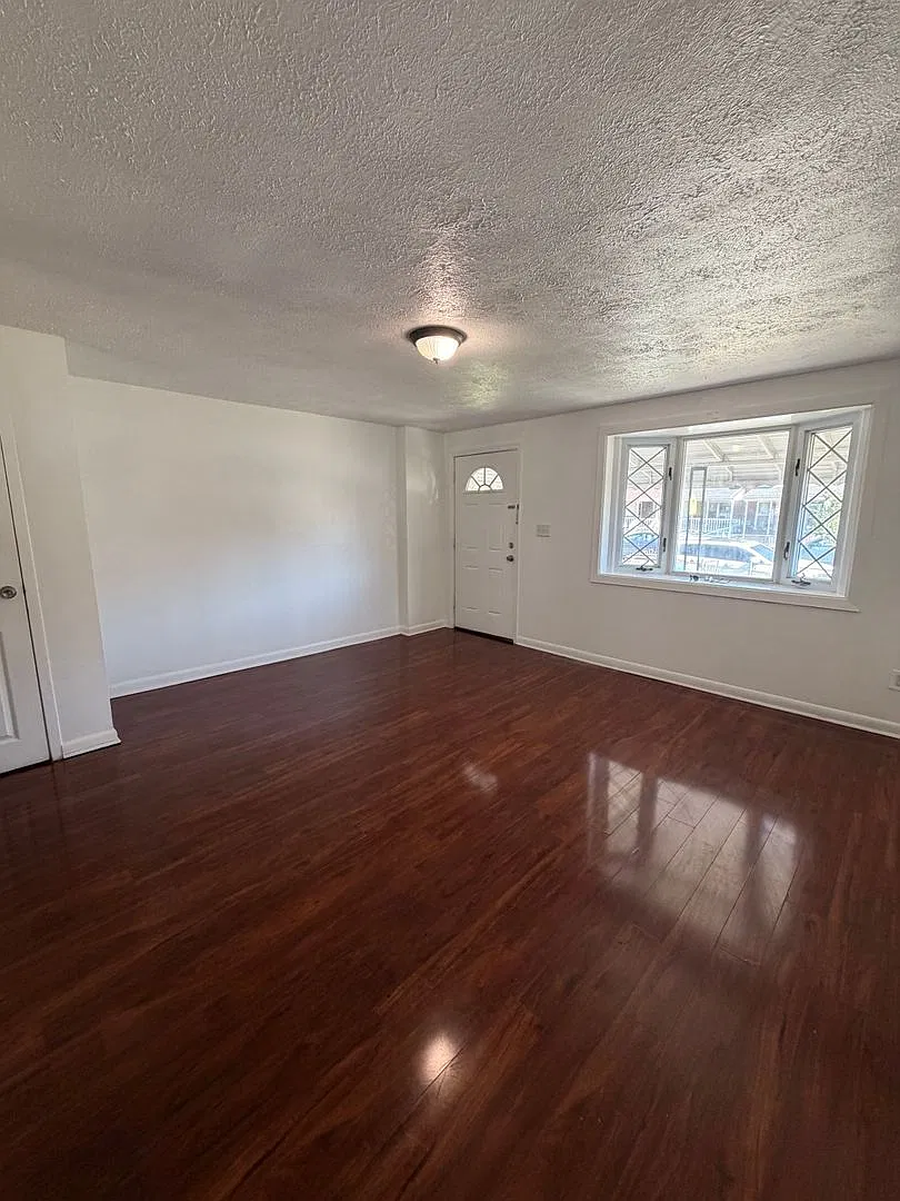 Townhouse For Rent — Photo 4