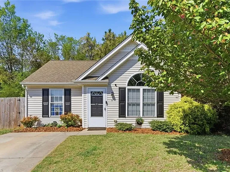 11 Franklinwood Dr — Photo 1