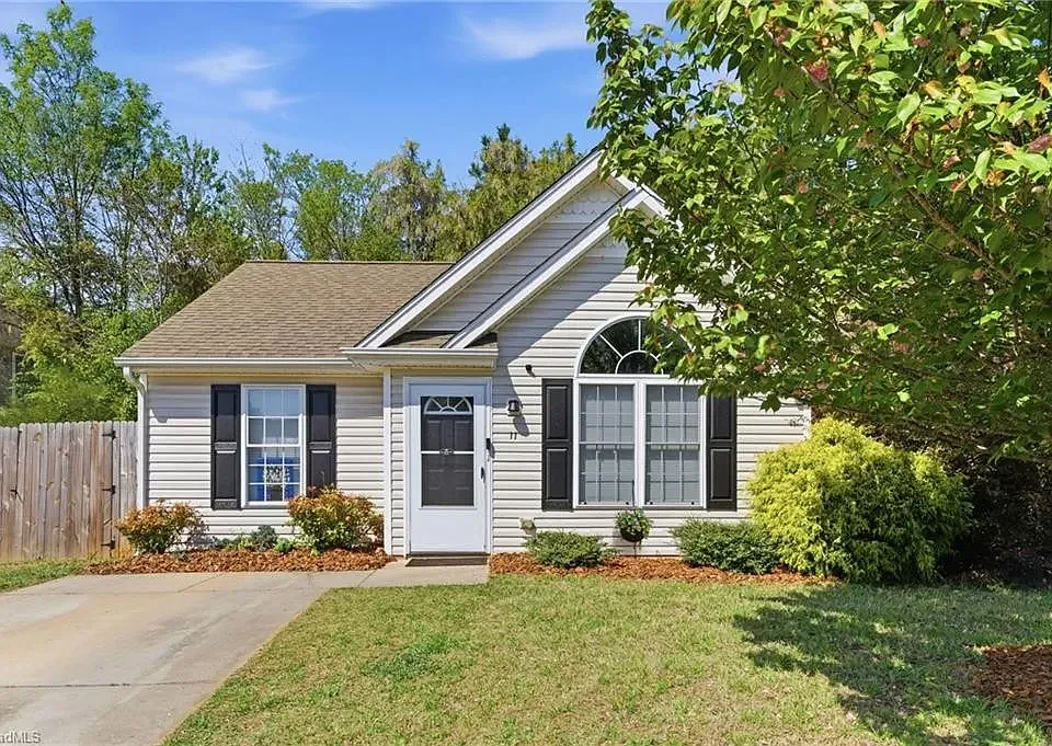 11 Franklinwood Dr