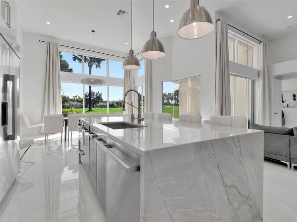 4088 NW Briarcliff Cir