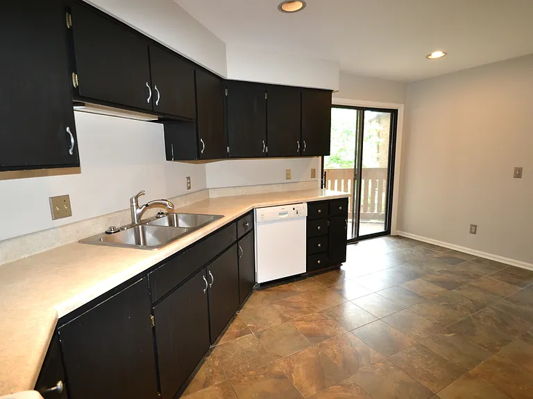 120 Hillsboro Pl — Photo 9