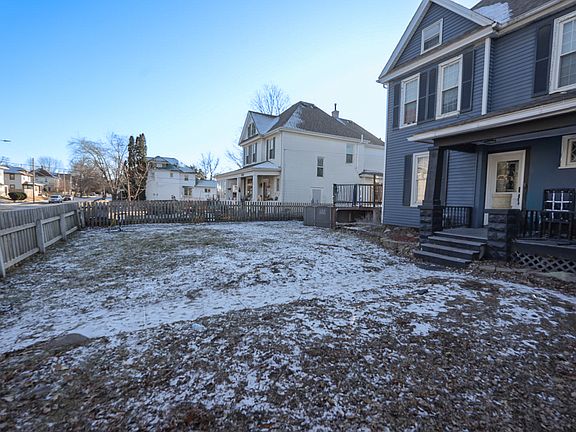 3rd image of 2214 Grand Ave