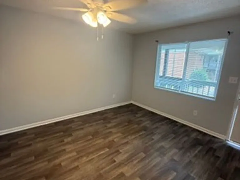 302 Reece Ave — Photo 2