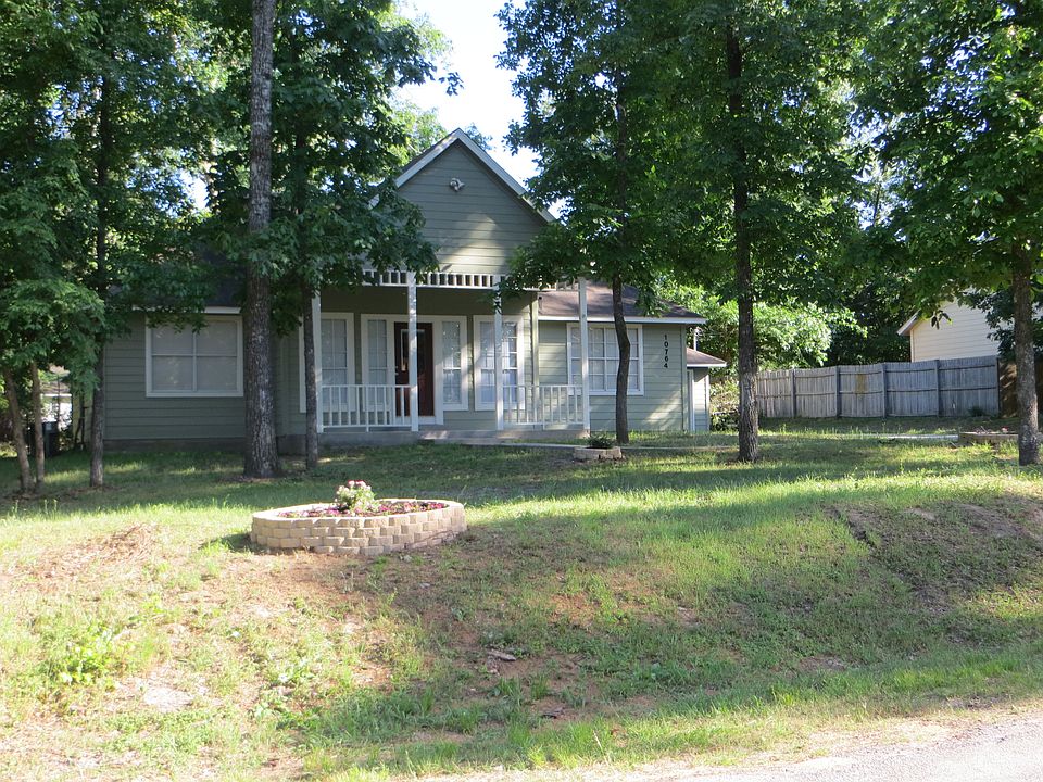 Large porch, shady lawn