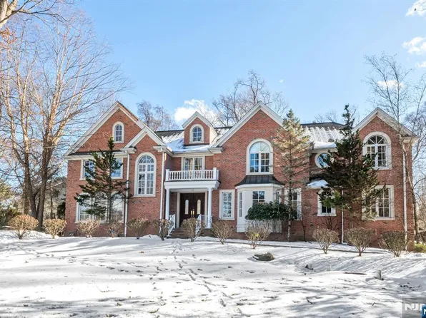 12 Stone Ledge Rd, Upper Saddle River, NJ 07458