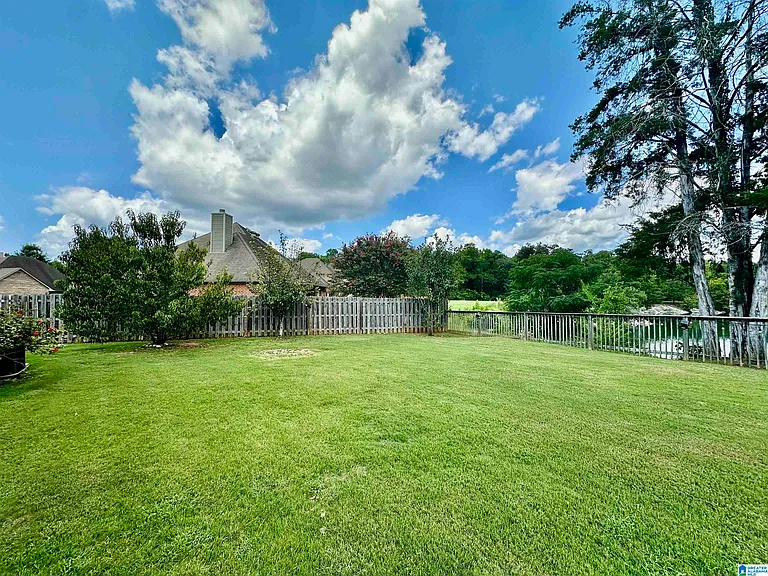 277 Creekside Ln — Photo 1