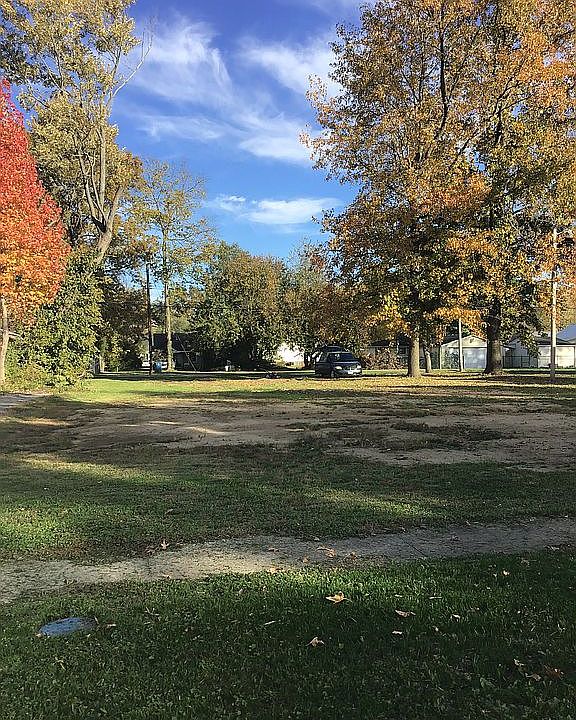 view of lot from the street