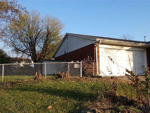 2nd image of 3816 Raymond Dr