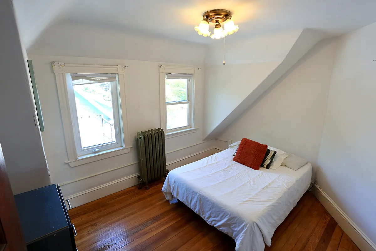 Building Photo - 124 Forest St #3L