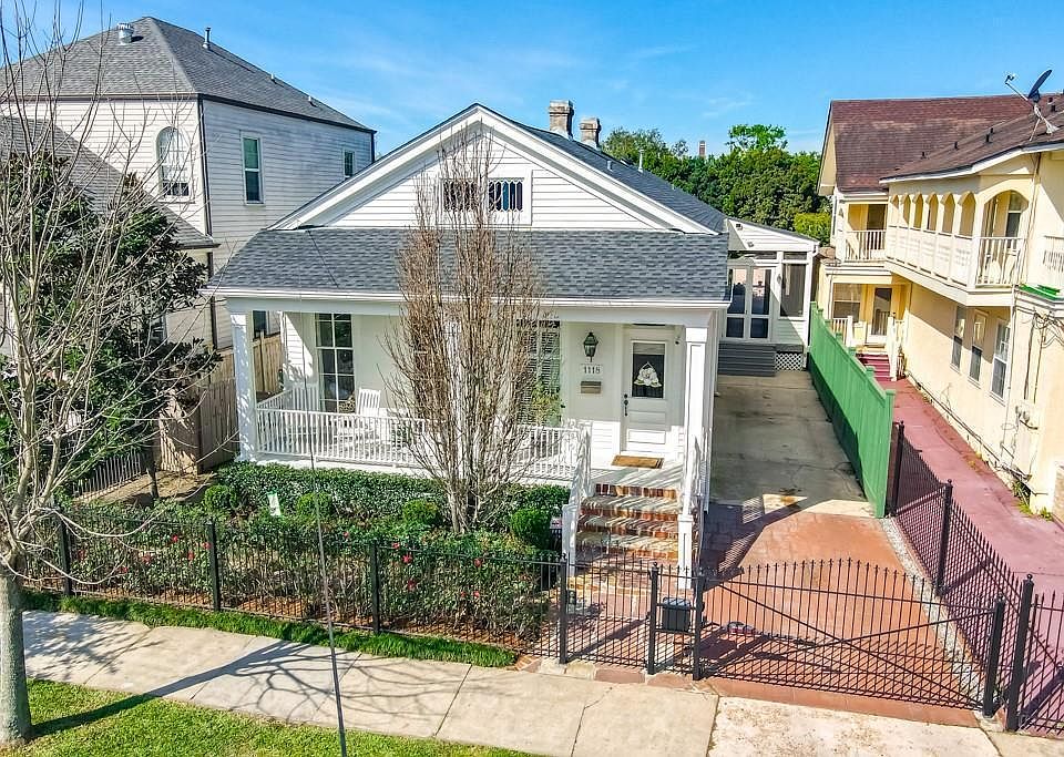 1st image of 1118 Valence St
