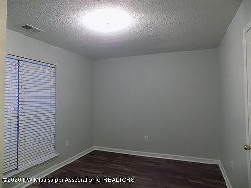 5th image of 5271 Bradley Ln