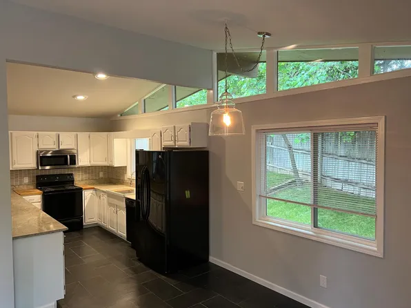 46 Arrowhead Beach Rd, Lake Ozark, MO 65049