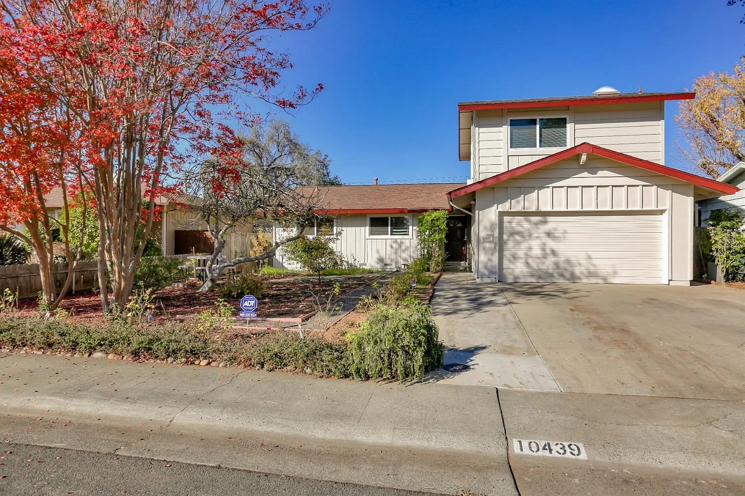 10439 Ambassador Dr photo 1
