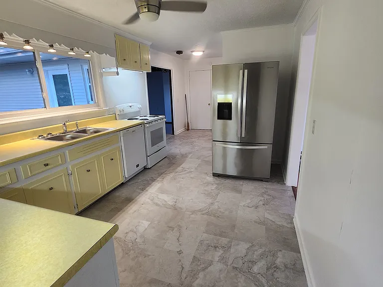 2322 Oakland Dr NW — Photo 6