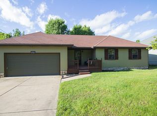 1721 E Redbud Ln, Springfield, MO 65803