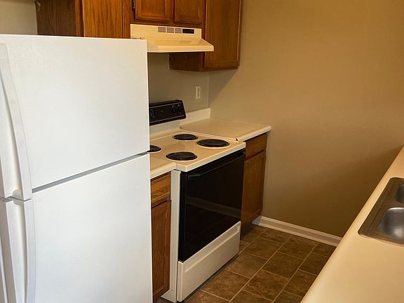 3rd image of 300 McDougal Ave #4
