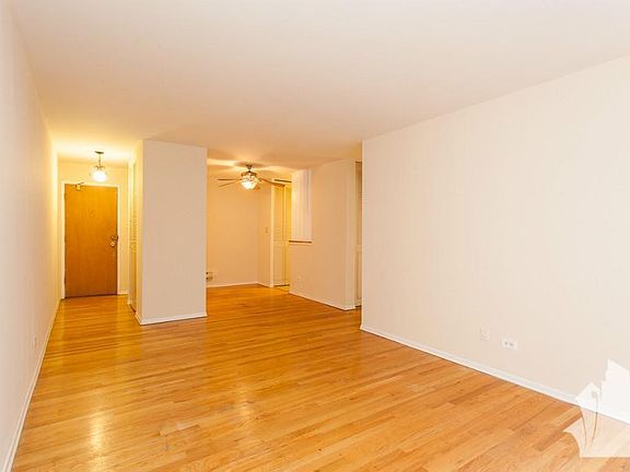 2nd image of 654 W Wrightwood Ave