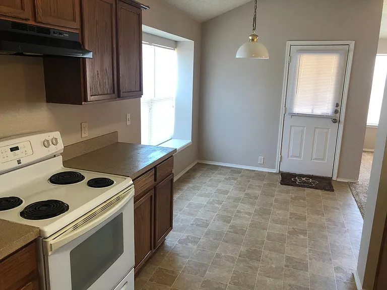 106 Oakhurst Dr — Photo 5