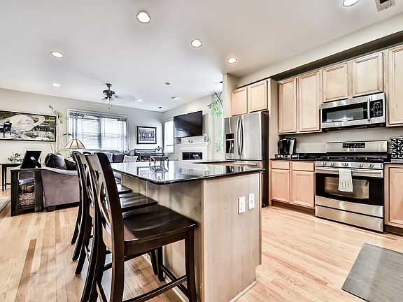 4th image of 4627 N Kenmore Ave APT 2E