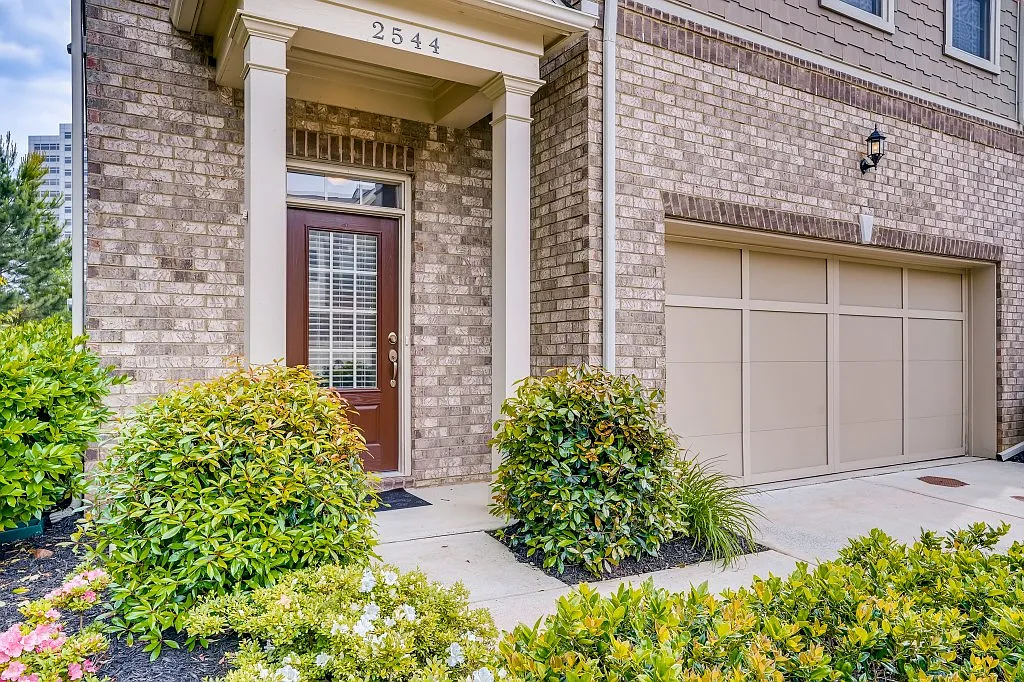 2544 Josselyn Lane SE — Photo 4