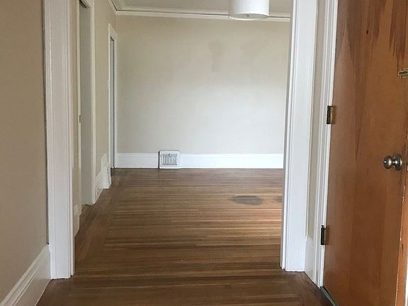 3rd image of 438 44th Ave