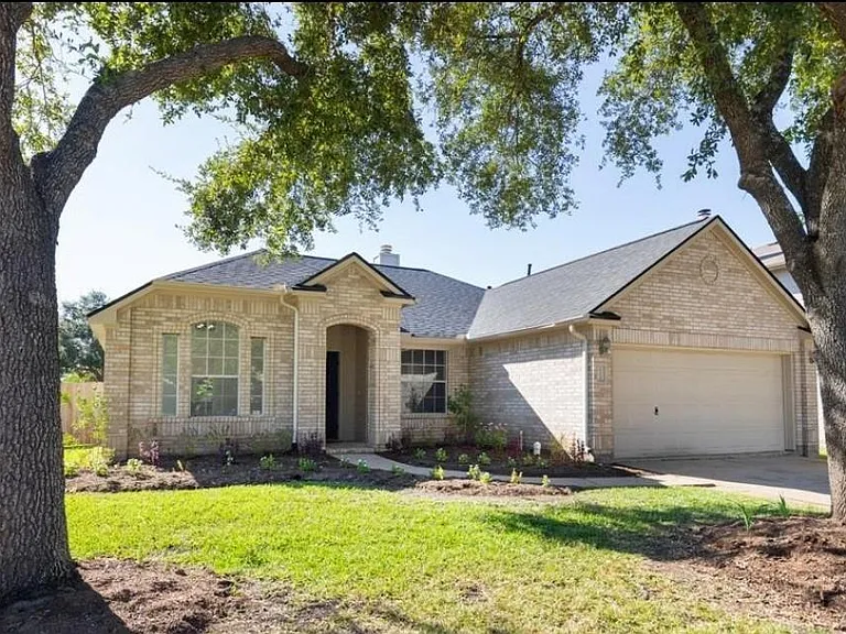 17238 Maple Hollow Dr — Photo 2