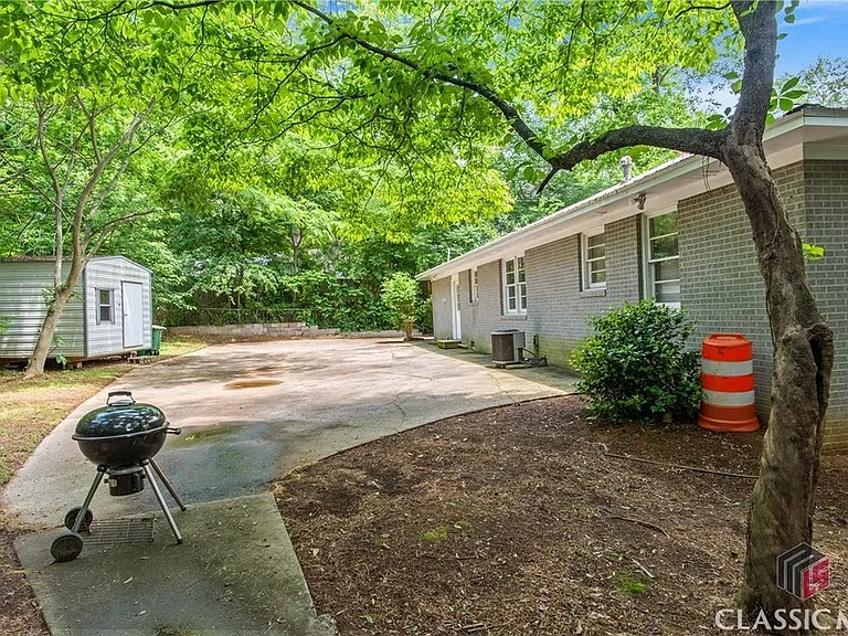 135 Hillside St — Photo 25