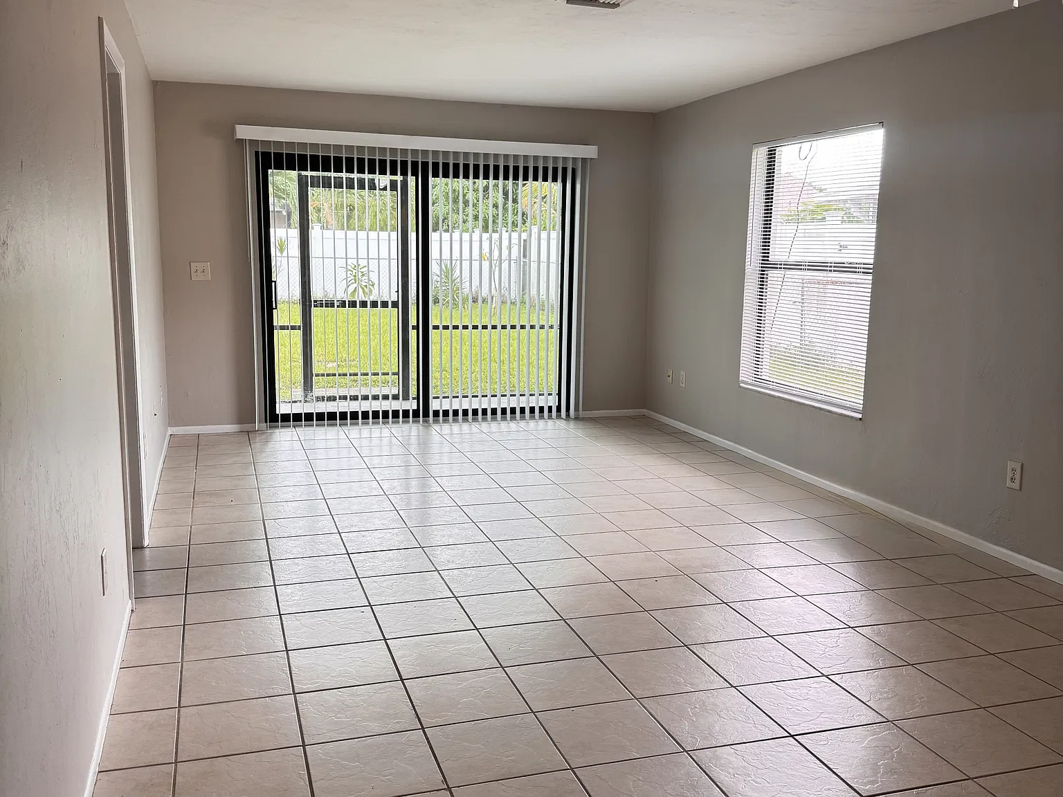 4109-4111 SW 7th Pl (Rob) - 4111 — Photo 4