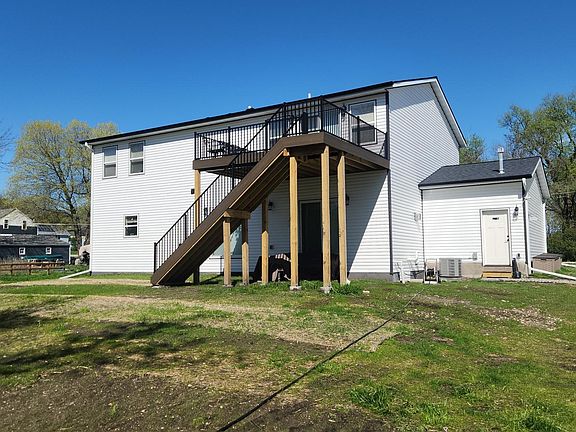 3rd image of 1017 Chester Ave SE