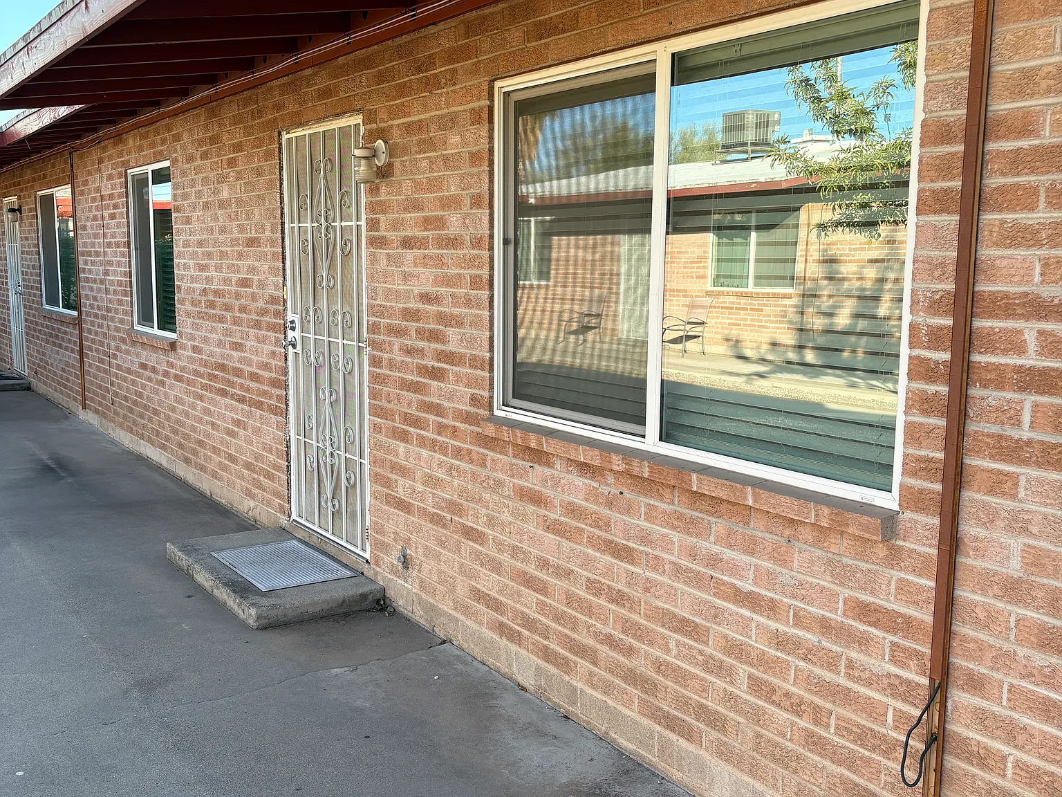 2 bed, 900 sqft, $1,100 — Photo 3