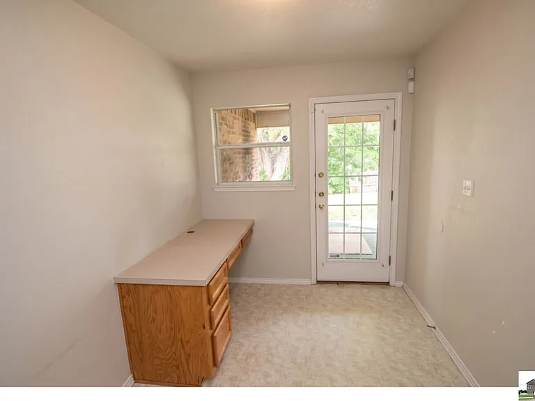 1906 Flagstaff Dr — Photo 11