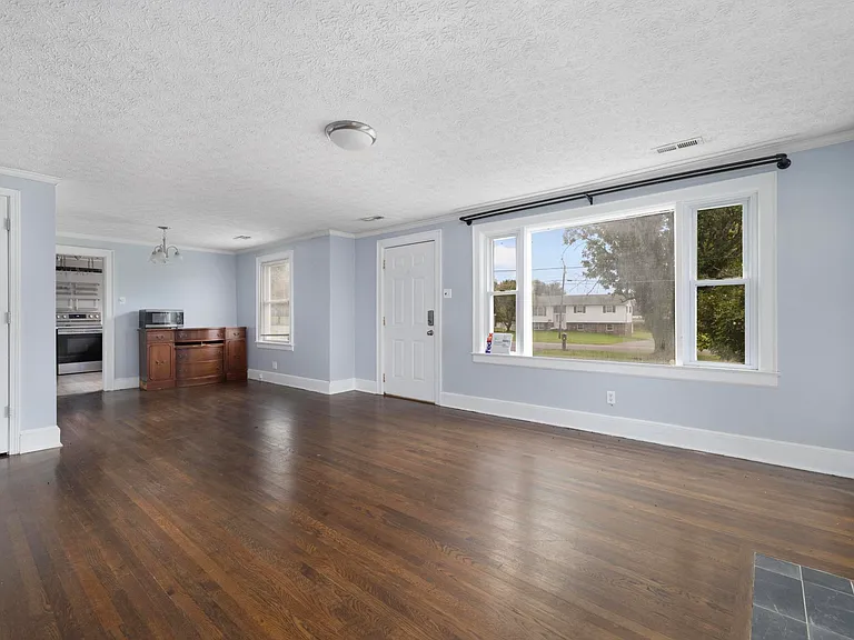 314 Crossway Rd — Photo 3