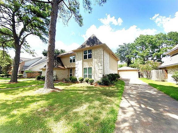 2nd image of 15810 Knoll Lake Dr