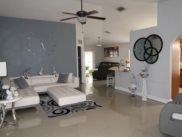 3235 Bellericay Ln — Photo 5