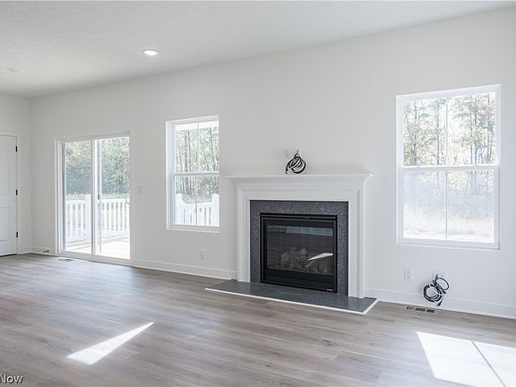 3rd image of 756 Hampshire Ct