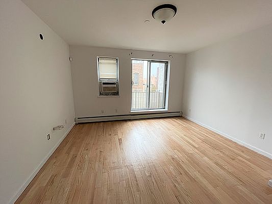 3rd image of 1143 45th Ave APT 2R