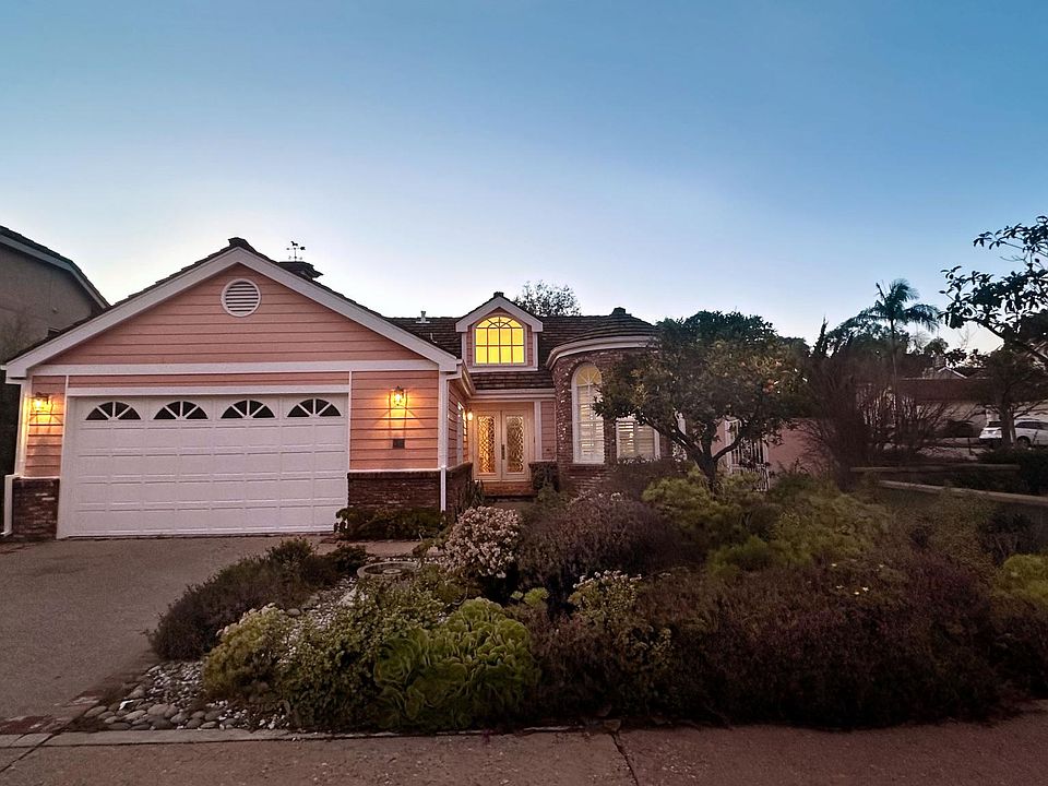 Corner house - desirable lower cul-de-sac location in gated community