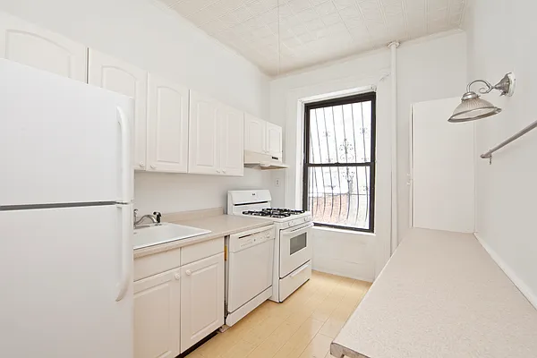 Rented by Douglas Elliman | media 16