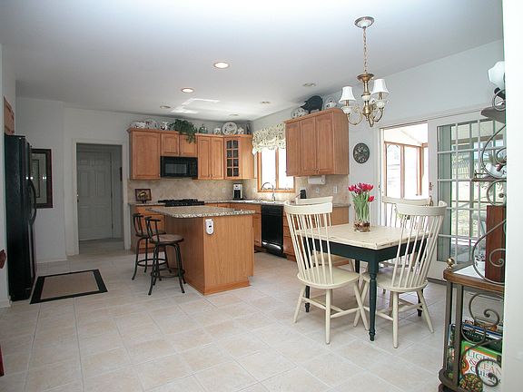 3rd image of 7 Mountain Brook Dr