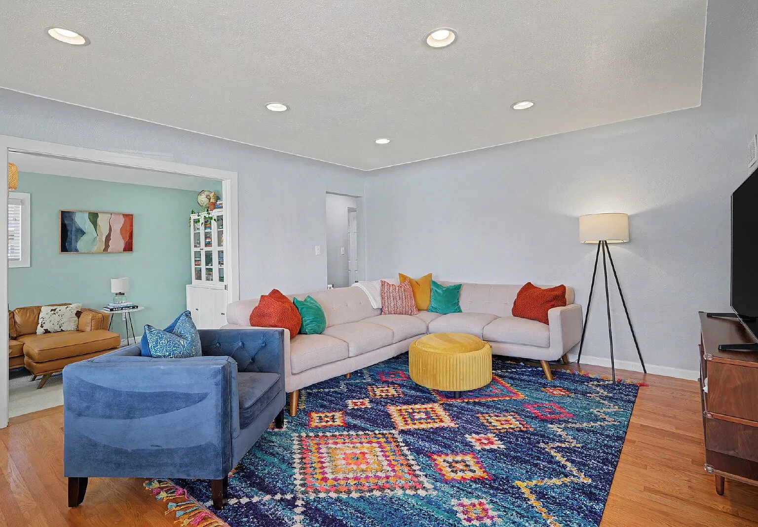 3 bed, 2.0 bath, 1290 sqft, $3,100 — Photo 2