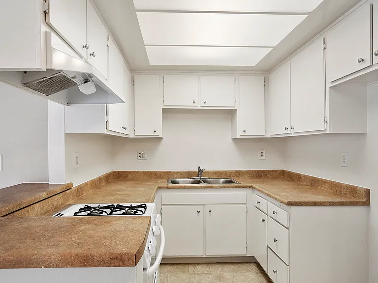 Pines Apartments — Photo 31