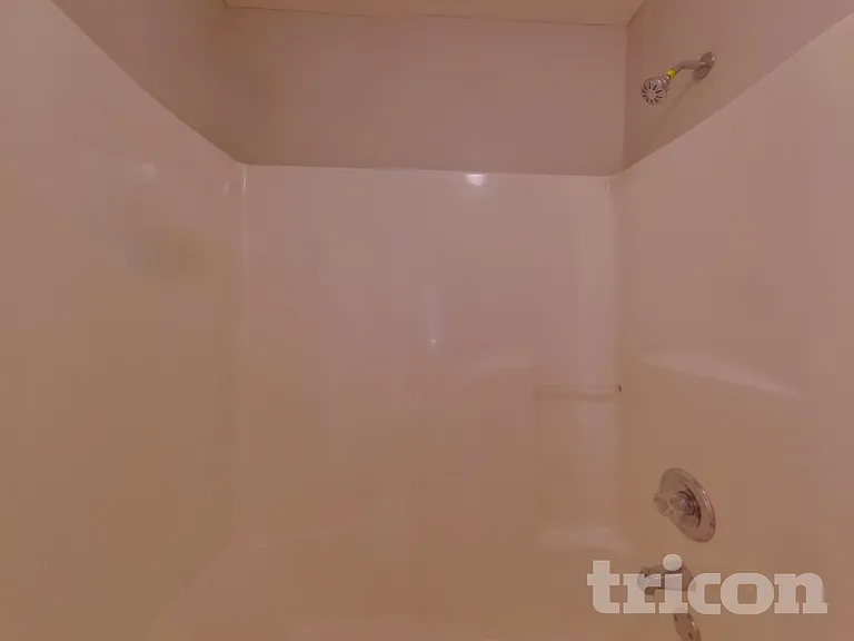 315 Avonlea Dr — Photo 16