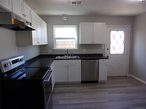 4th image of 115 W Jordan St